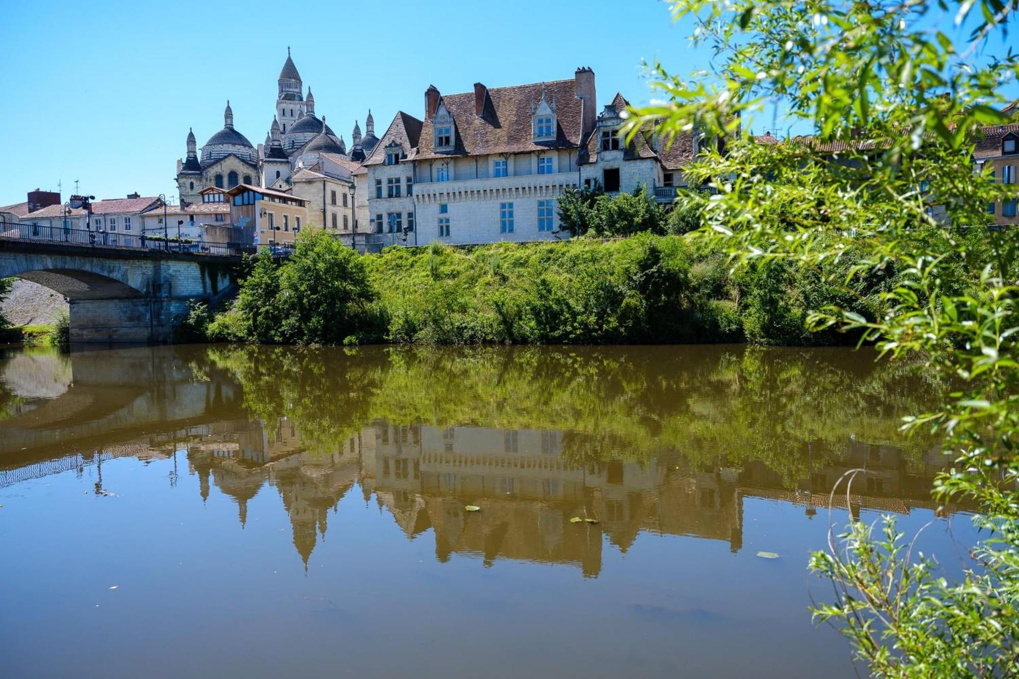 Le Maleville - Appartements De Standing Perigueux Bagian luar foto